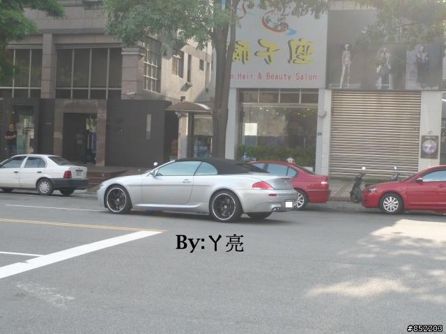 今天看到的6-Series Convertible改黑框LOOK M6敞篷