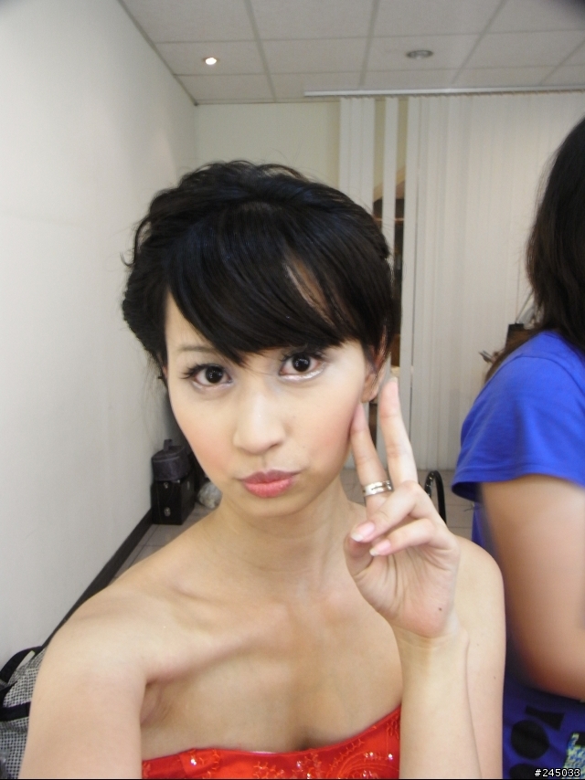 請問我的r8是壞了還是設定錯了拍出來有暗角?