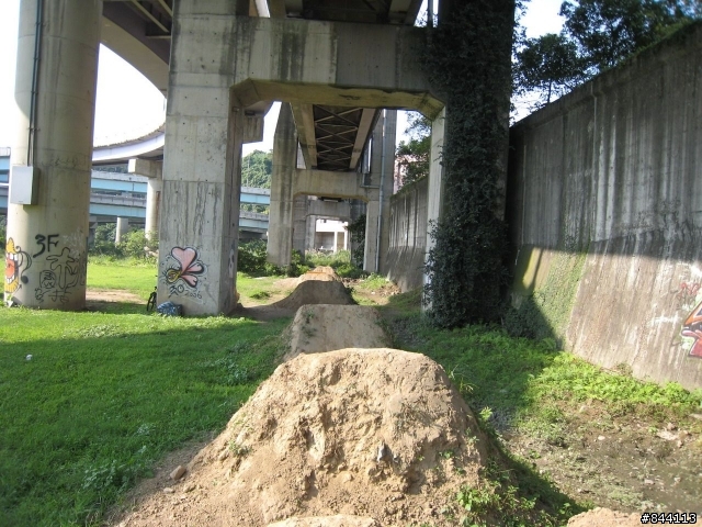 這是我們自由百客車隊在北市的土坡場!!!