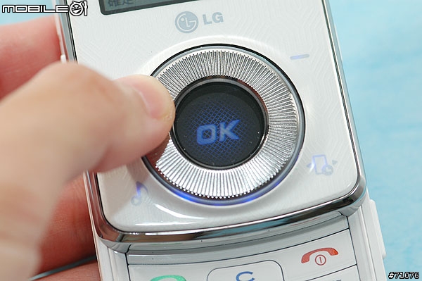[心得]LG KM710音樂手機 互動雙螢幕裡的小宇宙