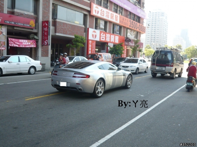 星期五在台中遇到的Aston Martin V8 Vantage