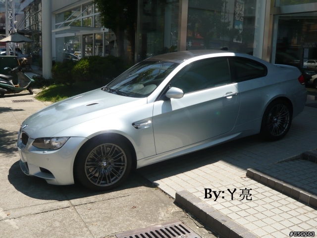 在汎德門口的BMW E92 M3