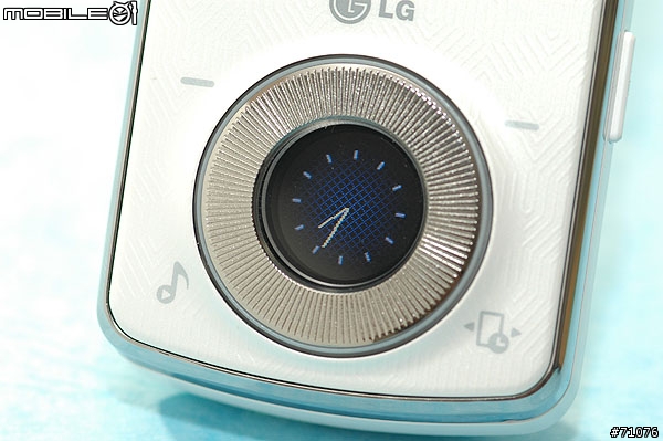 [心得]LG KM710音樂手機 互動雙螢幕裡的小宇宙