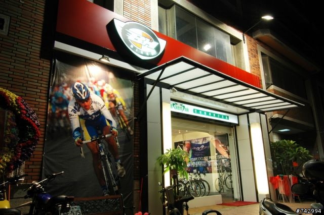 台中BH形象店