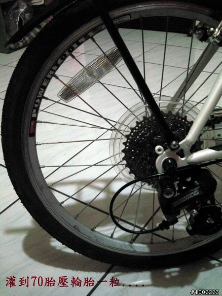新手上路- 隨車打氣筒 打法式內胎