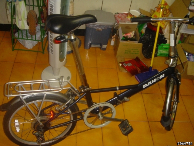 麻煩請各位先進幫忙看看這台到底是?(遍詢各地皆無結果...)