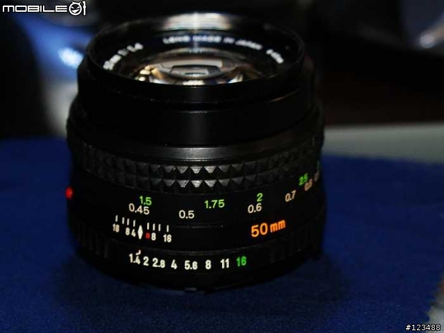 [求助]請問這個鏡頭有辦法裝上a200嗎?