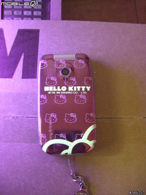 [分享]我超卡哇伊的Hello Kitty Z610i手機^^夜光的喲!!