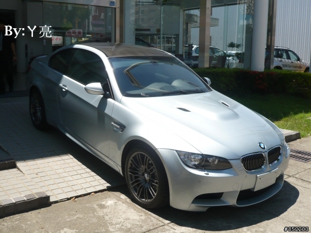 在汎德門口的BMW E92 M3