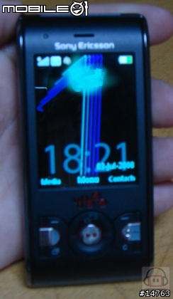 新 Walkman系列中階機手機 -W595