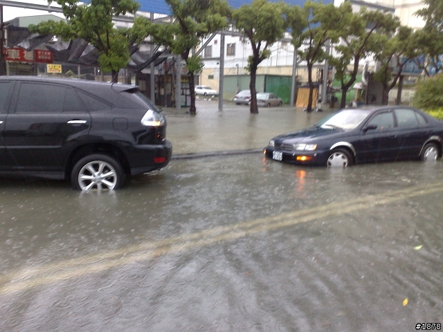 【影片】台中中港路淹水實況