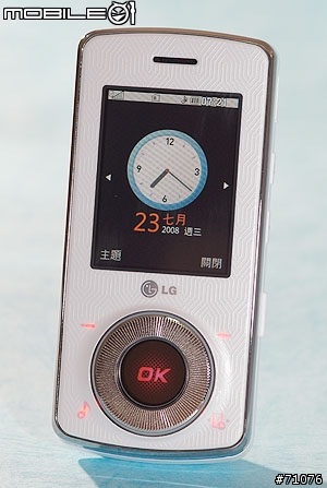 [心得]LG KM710音樂手機 互動雙螢幕裡的小宇宙