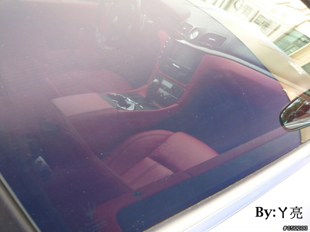 路上遇到的Maserati GranTurismo