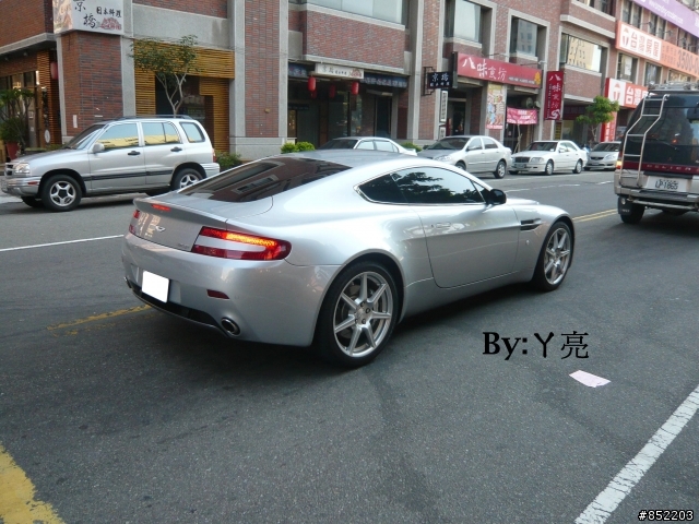 星期五在台中遇到的Aston Martin V8 Vantage