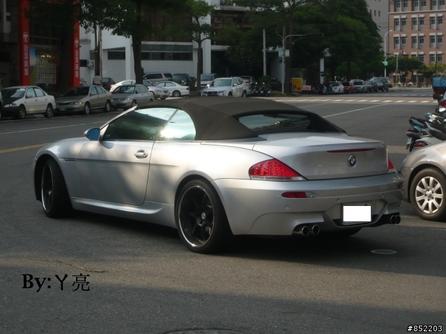 今天看到的6-Series Convertible改黑框LOOK M6敞篷