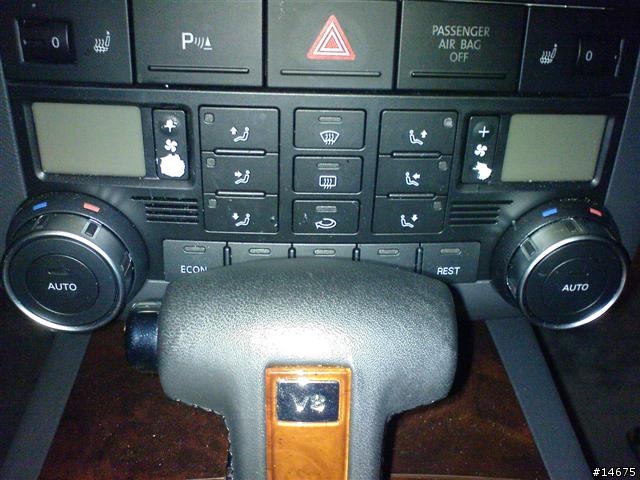 Touareg的內裝按鍵掉漆..