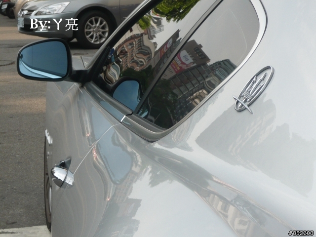 路上遇到的Maserati GranTurismo