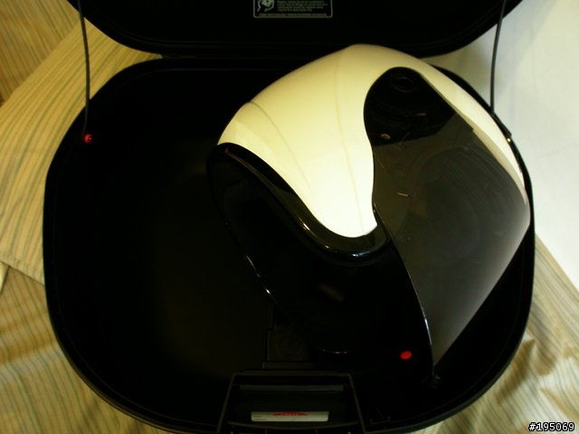 [GIVI] E350平光黑無箱開箱文