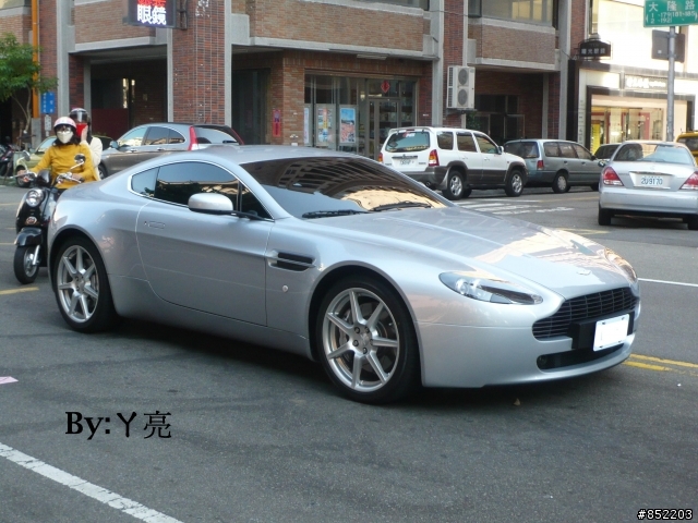 星期五在台中遇到的Aston Martin V8 Vantage