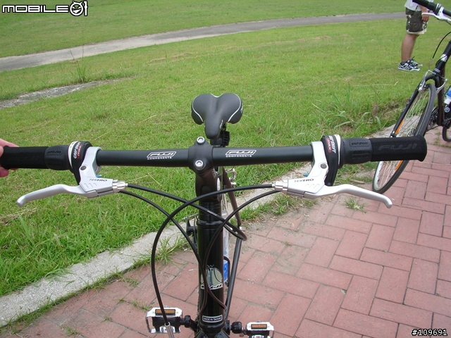 [分享] 我的 Fuji Absolute 4.0 平把公路車 + 新配件 CATEYE CC-RD200 馬錶