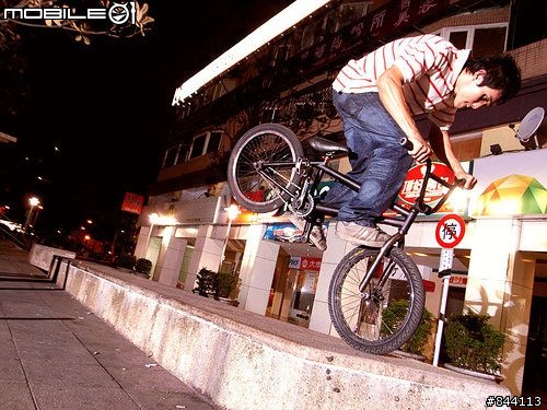 極限世界中抓住瞬間的不捉藝術   一些單車經典畫面介紹給大家