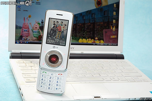 [心得]LG KM710音樂手機 互動雙螢幕裡的小宇宙