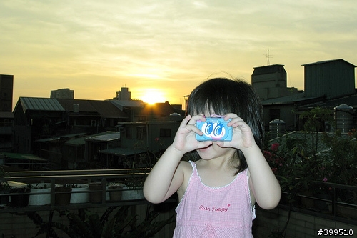 01爸媽，可否分享你家小朋友玩相機的心得。