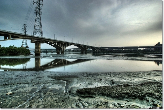萬板大橋旁河濱公園夕照