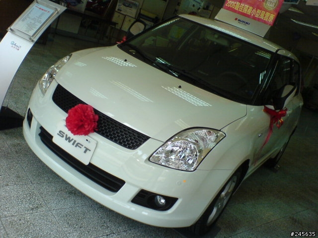 早上去保養廠順便拍幾張09年式SWIFT