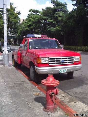 拖吊車可以這樣停車嗎?