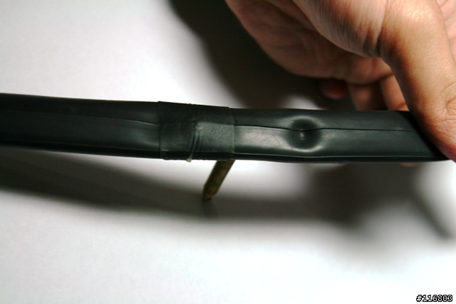 請問內胎怎麼會變形成這樣?