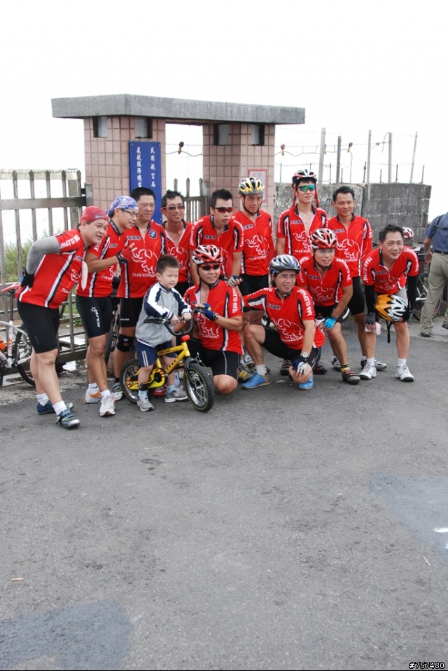 誰說小徑不能上大屯山助航站, 史上最強小徑車手