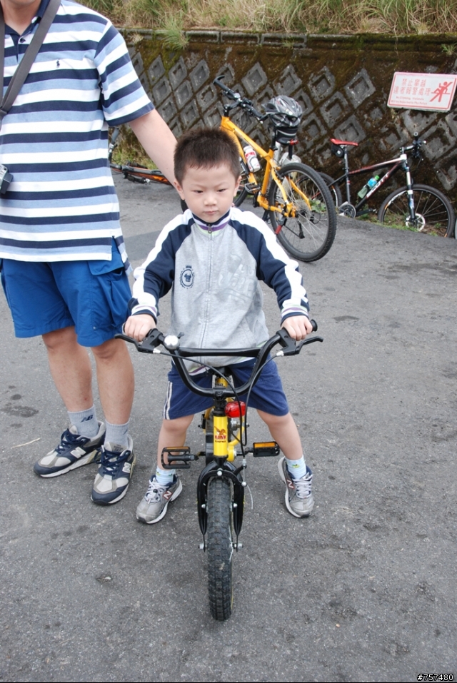 誰說小徑不能上大屯山助航站, 史上最強小徑車手