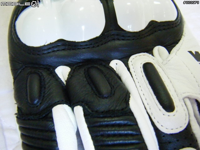 [分享]燒喔~alpinestars最新款短手套 GP-X GLOVE登場