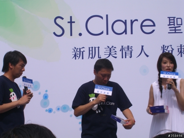 又補照片囉..<<分享美妝活動照>>拔起粉刺，真的像拔蘿蔔呦!!