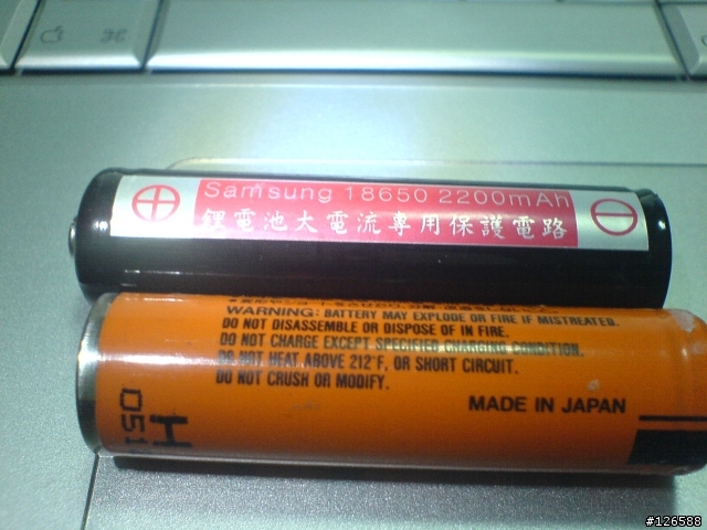 [分享]CREEQ4大口徑聚光手電筒的電池