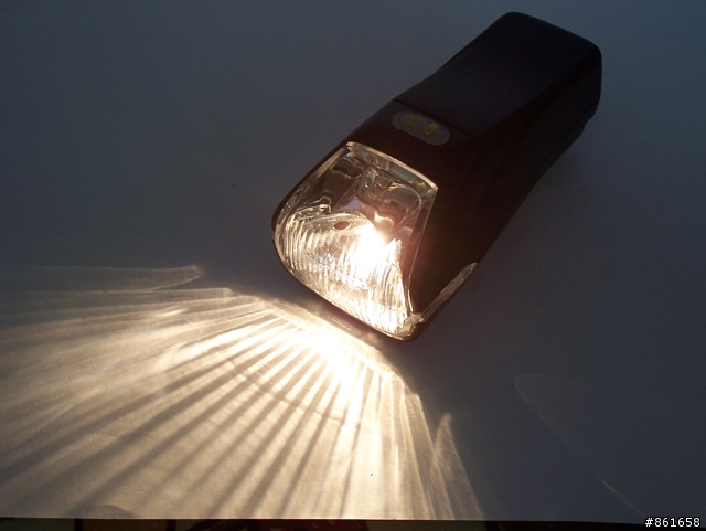 [不專業車燈測試]過去的那個光之便宜又大碗 D-light CG-104 鹵素燈（8/14新增初改完成）