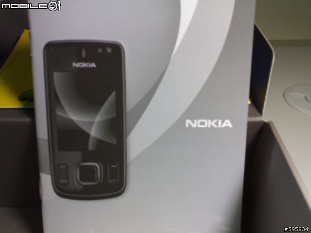 昨天入手的 Nokia 6600 Slide 輕薄短小 XD
