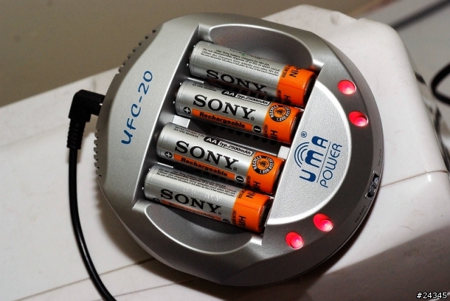 [開箱]EC-884快速充電器