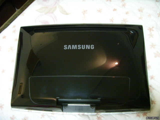 [開箱]節能省碳的新選擇 == Samsung T240 ==