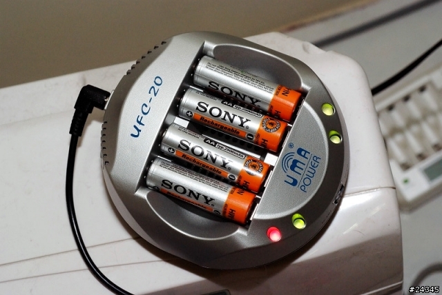 [開箱]EC-884快速充電器