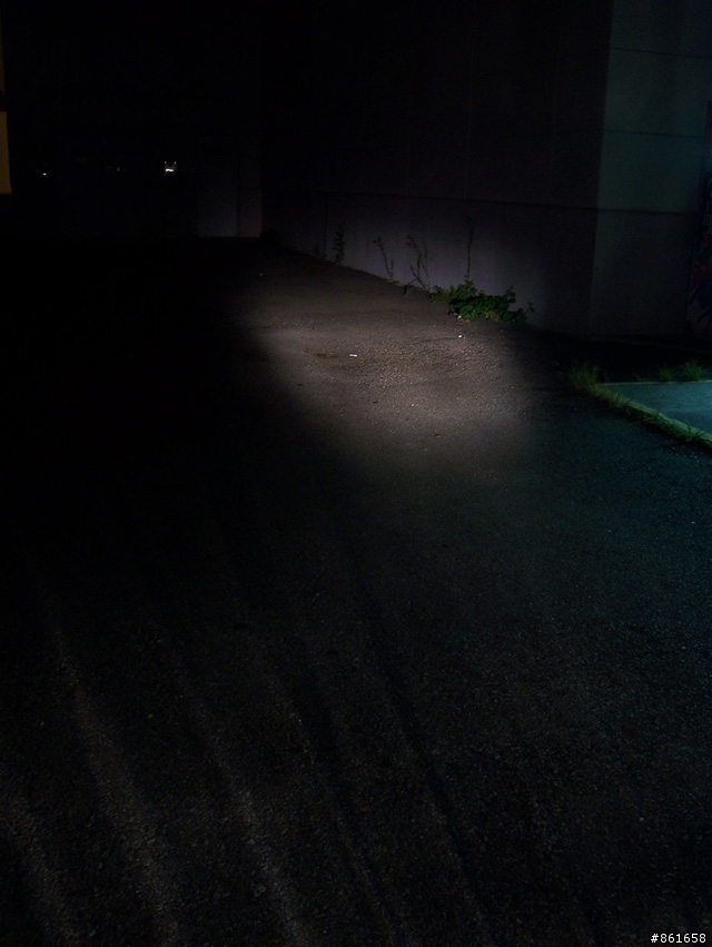 [不專業車燈測試]過去的那個光之便宜又大碗 D-light CG-104 鹵素燈（8/14新增初改完成）