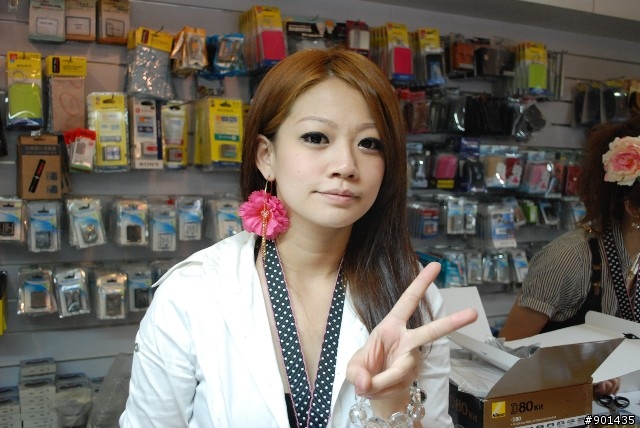 D80 購入前的疑惑? 8/3更新已購入 第一頁新增女服務員照片