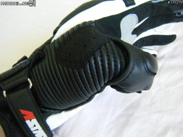 [分享]燒喔~alpinestars最新款短手套 GP-X GLOVE登場