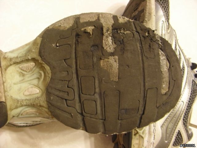 請問有沒有車友跟我一樣,鞋底被踏板摩破?