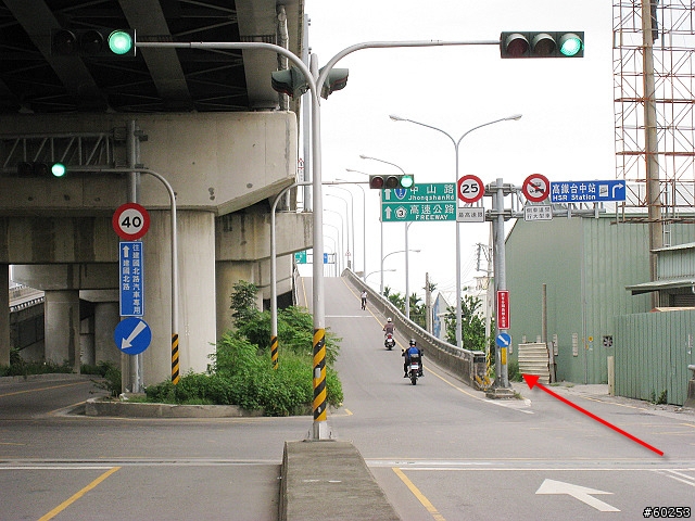 台中 烏日高鐵站繞圈