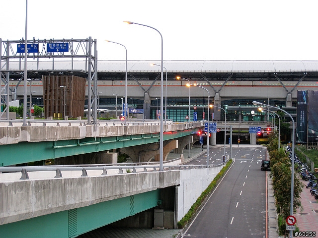 台中 烏日高鐵站繞圈