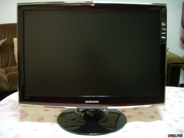 [開箱]節能省碳的新選擇 == Samsung T240 ==
