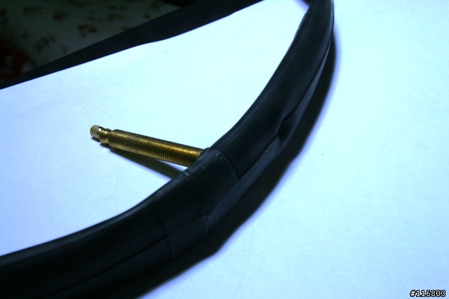 請問內胎怎麼會變形成這樣?