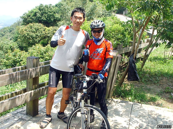 中寮山遇到妖怪...........級的車友